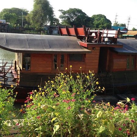 Ayothaya Riverside House Ayutthaya Bagian luar foto