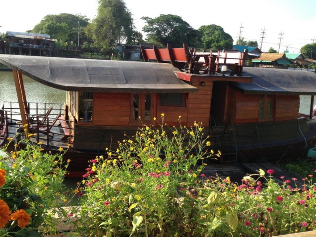 Ayothaya Riverside House Ayutthaya Bagian luar foto